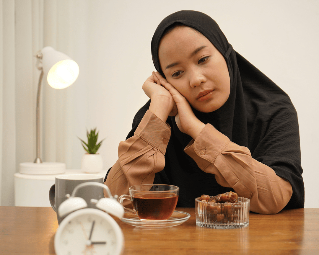 Kenapa Puasa Bikin Badan Lemas? Ini Penyebab & Solusinya