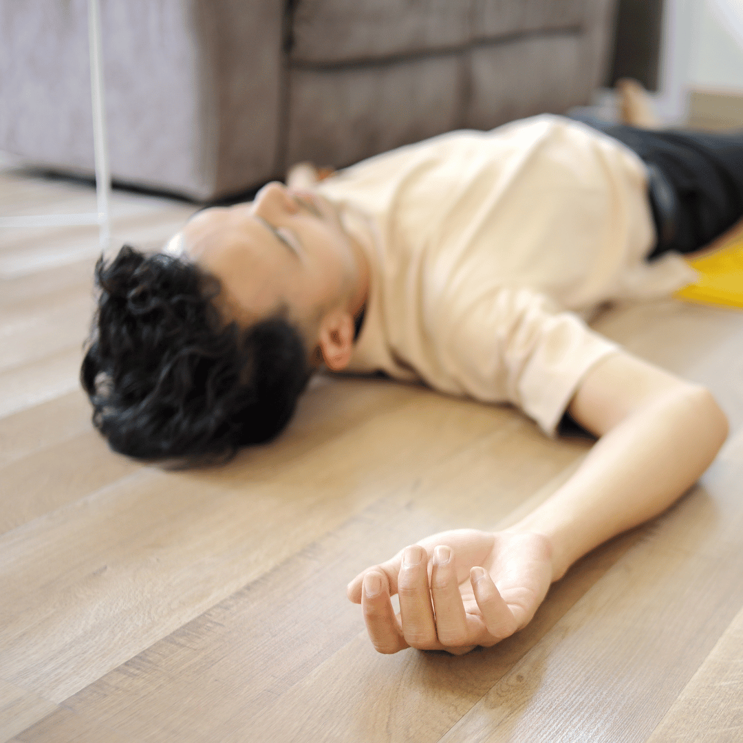 Tidur di lantai keramik tanpa alas