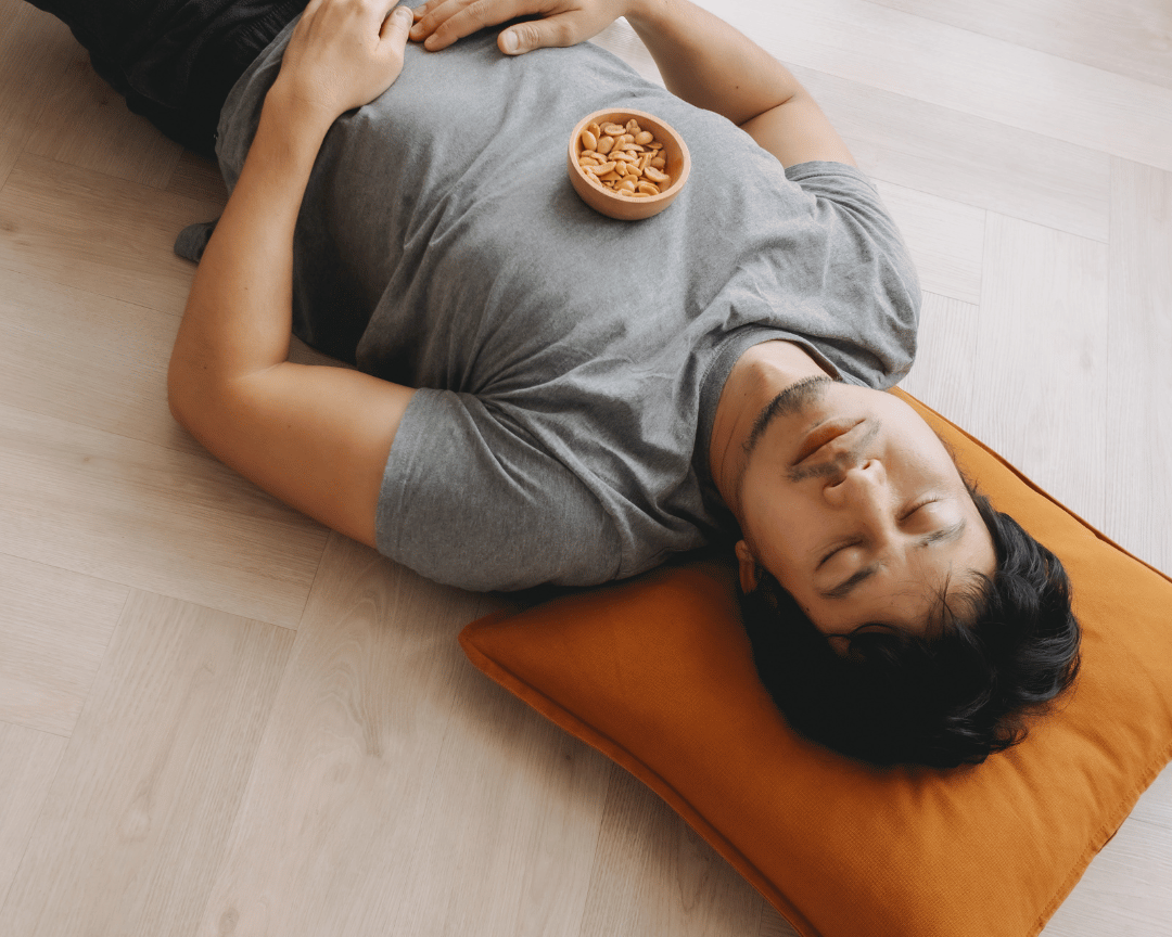 Tidur di lantai keramik tanpa alas